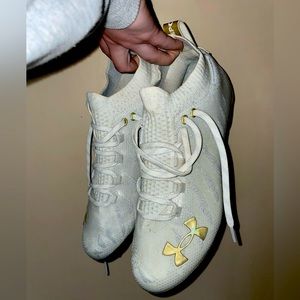 Men’s White Under Armour Spotlight Lux MC Football Cleats Size 10